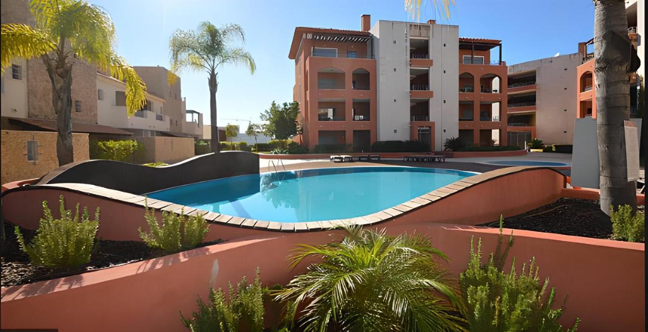 Apartment Victoria Gardens With Pool By Homing
