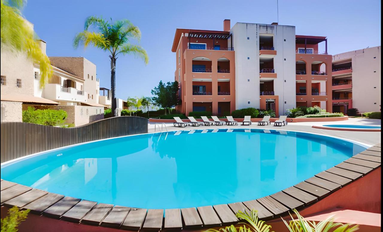 Victoria Gardens With Pool By Homing Apartment