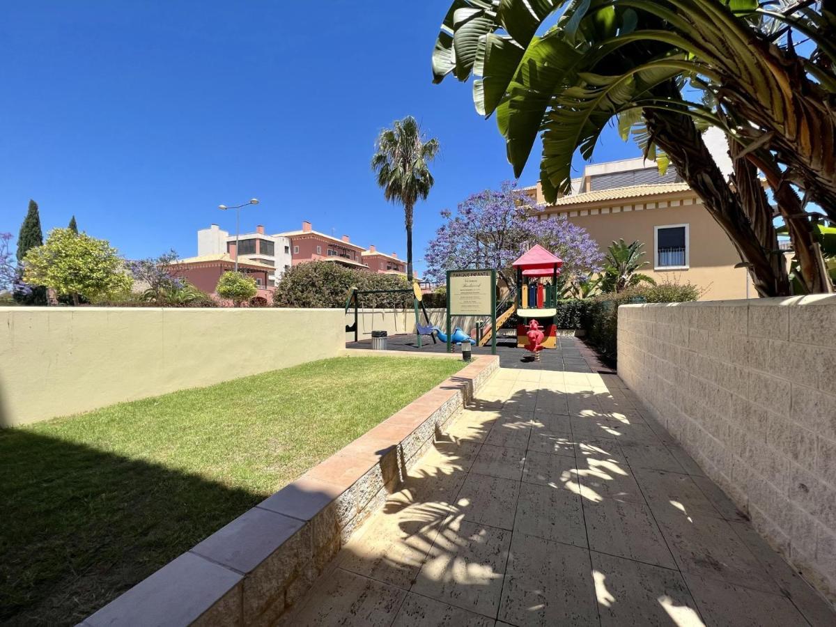 Apartment Victoria Gardens With Pool By Homing *
