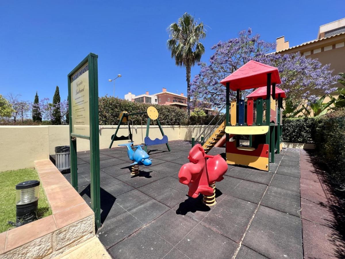 Victoria Gardens With Pool By Homing Apartment *